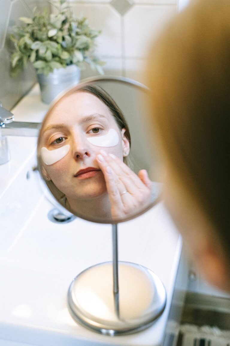 Pürüzsüz ve Işıltılı Bir Cilt İçin Kapsamlı Cilt Bakımı Rehberi